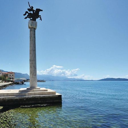 Beautiful Apartment In Kastel Stari With Jacuzzi Kaštela Екстериор снимка