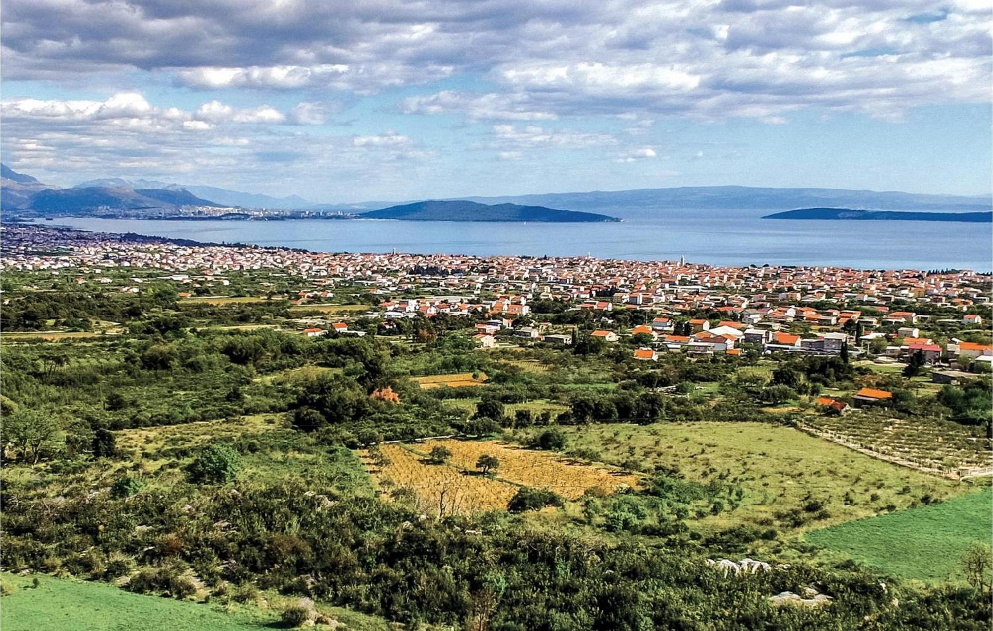 Beautiful Apartment In Kastel Stari With Jacuzzi Kaštela Екстериор снимка